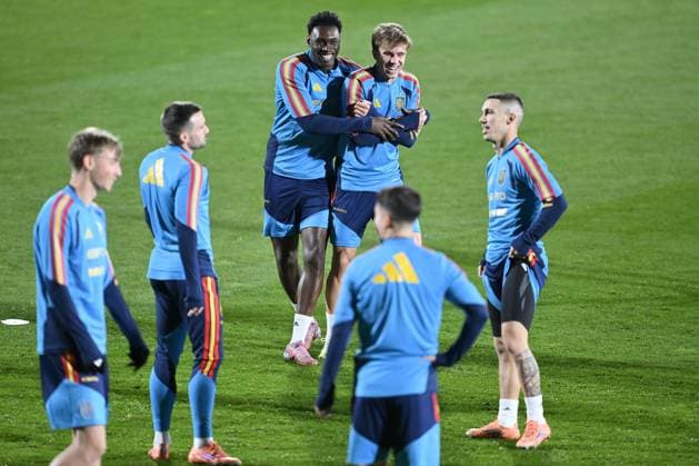 Spain National Football Team training session MADRID, SPAIN - NOVEMBER 11: Spain National Football Team players Samu Aghehowa (3rd L) and Pablo Barrios (2nd R) attend the training session ahead of 2026 FIFA World Cup, WM, Weltmeisterschaft, Fussball European Qualifiers Group E football match against Georgia at the Spanish Football Federation s facilities at Las Rozas Soccer City of Madrid, Spain on November 11, 2025. Burak Akbulut Anadolu Madrid Spain. Editorial use only. Please get in touch for any other usage.  Copyright: x2025xAnadoluxBurakxAkbulutx