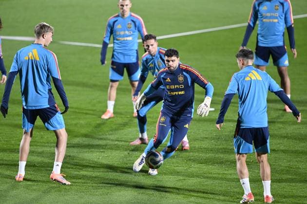 Spain National Football Team training session MADRID, SPAIN - NOVEMBER 11: Spain National Football Team player David Rava (2nd R) attends the training session ahead of 2026 FIFA World Cup, WM, Weltmeisterschaft, Fussball European Qualifiers Group E football match against Georgia at the Spanish Football Federation s facilities at Las Rozas Soccer City of Madrid, Spain on November 11, 2025. Burak Akbulut Anadolu Madrid Spain. Editorial use only. Please get in touch for any other usage.  Copyright: x2025xAnadoluxBurakxAkbulutx