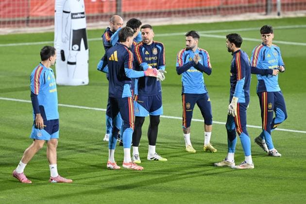 Spain National Football Team training session MADRID, SPAIN - NOVEMBER 11: Spain National Football Team player Unai Simon (C) attends the training session ahead of 2026 FIFA World Cup, WM, Weltmeisterschaft, Fussball European Qualifiers Group E football match against Georgia at the Spanish Football Federation s facilities at Las Rozas Soccer City of Madrid, Spain on November 11, 2025. Burak Akbulut Anadolu Madrid Spain. Editorial use only. Please get in touch for any other usage.  Copyright: x2025xAnadoluxBurakxAkbulutx