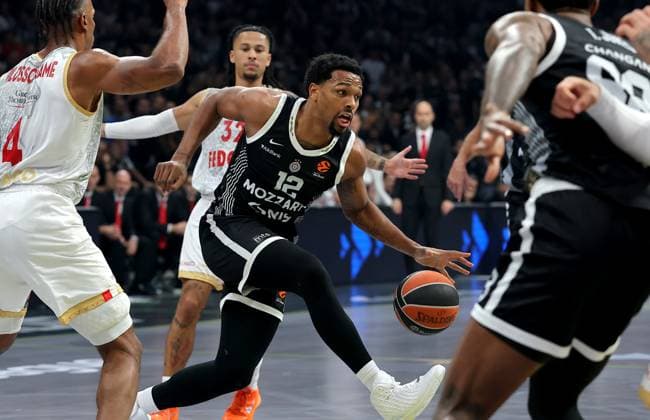 Partizan v Monaco, Euroleague, season 2025 2026, round 10 Belgrade, Serbia. 11th Nov, 2025. Partizan s Sterling Brown during Euroleague basketball match between Partizan and AS Monaco on November 11. 2025. in Belgrade, Serbia. Belgrade Serbia Copyright: xPedjaxMilosavljevic STARSPORTx