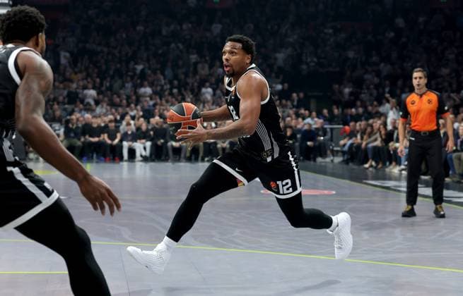 Partizan v Monaco, Euroleague, season 2025 2026, round 10 Belgrade, Serbia. 11th Nov, 2025. Partizan s Sterling Brown during Euroleague basketball match between Partizan and AS Monaco on November 11. 2025. in Belgrade, Serbia. Belgrade Serbia Copyright: xPedjaxMilosavljevic STARSPORTx