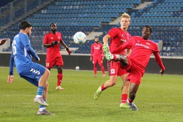 11 11 2025 Soccer Men 2025 2026 Regionalliga Nordost 15 Matchday 1 FC Magdeburg II U23 FC Hertha 03 Zehlendorf Avnet Arena Magdeburg Nanitonda Quiala Zehlendorf, red clears a ball in front of Abu Bekir Ömer El Zein FCM, blue Magdeburg Saxony Anhalt Germany