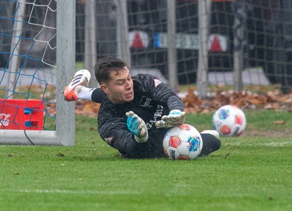 Soccer, Men, Season 2025 26, 2 Bundesliga, Hertha BSC, Training, Goalkeeper Tjark Ernst Hertha BSC , 11 11 2025, Copyright: xSebastianxRäppold MatthiasxKochx
