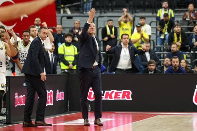 Saras Jasikevicius Fenerbahce Beko Istanbul, Head Coach gestures, GER, Fenerbahce Beko Istanbul vs Maccabi Rapyd Tel Aviv, Basketball, Euroleague, Matchday 10, Season 2025 2026, 11 11 2025, GER, Fenerbahce Beko Istanbul vs Maccabi Rapyd Tel Aviv, Basketball, Euroleague, Matchday 10, Season 2025 2026, 11 11 2025 Muenchen Copyright: xEibner-Pressefoto JennixMaulx EP_JML