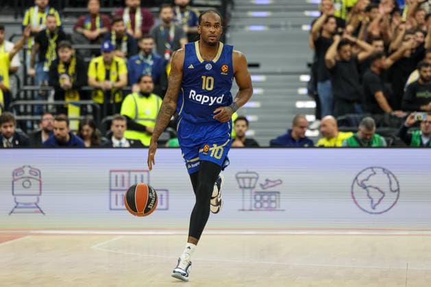 OShae J Brissett Maccabi Rapyd Tel Aviv, 10 with ball, GER, Fenerbahce Beko Istanbul vs Maccabi Rapyd Tel Aviv, Basketball, Euroleague, Matchday 10, Season 2025 2026, 11 11 2025, GER, Fenerbahce Beko Istanbul vs Maccabi Rapyd Tel Aviv, Basketball, Euroleague, Matchday 10, Season 2025 2026, 11 11 2025 Muenchen Copyright: xEibner-Pressefoto JennixMaulx EP_JML