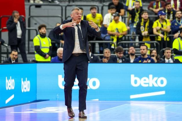 Saras Jasikevicius Fenerbahce Beko Istanbul, Head Coach gestures, GER, Fenerbahce Beko Istanbul vs Maccabi Rapyd Tel Aviv, Basketball, Euroleague, Matchday 10, Season 2025 2026, 11 11 2025, GER, Fenerbahce Beko Istanbul vs Maccabi Rapyd Tel Aviv, Basketball, Euroleague, Matchday 10, Season 2025 2026, 11 11 2025 Muenchen Copyright: xEibner-Pressefoto JennixMaulx EP_JML