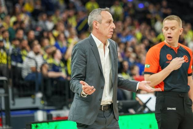 Oded Kattash Maccabi Rapyd Tel Aviv, Head Coach gestures, GER, Fenerbahce Beko Istanbul vs Maccabi Rapyd Tel Aviv, Basketball, Euroleague, Matchday 10, Season 2025 2026, 11 11 2025, GER, Fenerbahce Beko Istanbul vs Maccabi Rapyd Tel Aviv, Basketball, Euroleague, Matchday 10, Season 2025 2026, 11 11 2025 Muenchen Copyright: xEibner-Pressefoto JennixMaulx EP_JML