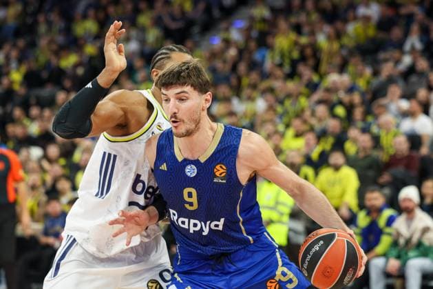 Roman Sorkin Maccabi Rapyd Tel Aviv, 09 with ball with Khem Birch Fenerbahce Beko Istanbul, 92 , GER, Fenerbahce Beko Istanbul vs Maccabi Rapyd Tel Aviv, Basketball, Euroleague, Matchday 10, Season 2025 2026, 11 11 2025, GER, Fenerbahce Beko Istanbul vs Maccabi Rapyd Tel Aviv, Basketball, Euroleague, Matchday 10, Season 2025 2026, 11 11 2025 Muenchen Copyright: xEibner-Pressefoto JennixMaulx EP_JML