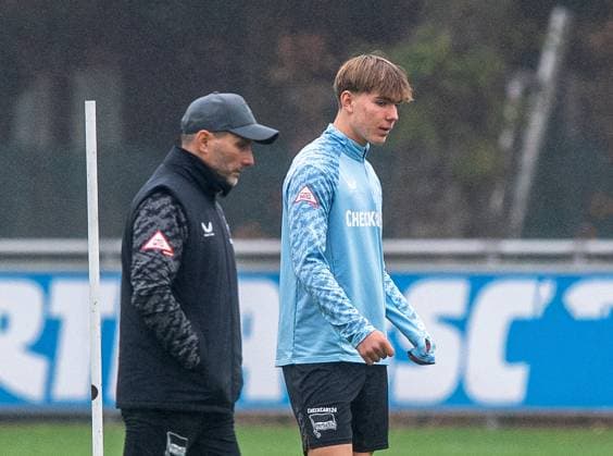 Soccer, Men, Season 2025 26, 2 Bundesliga, Hertha BSC, Training, f l Coach Stefan Leitl Hertha BSC , Kennet Eichhorn Hertha BSC , 11 11 2025, Copyright: xSebastianxRäppold MatthiasxKochx