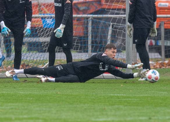 Soccer, Men, Season 2025 26, 2 Bundesliga, Hertha BSC, Training, Goalkeeper Tjark Ernst Hertha BSC , 11 11 2025, Copyright: xSebastianxRäppold MatthiasxKochx