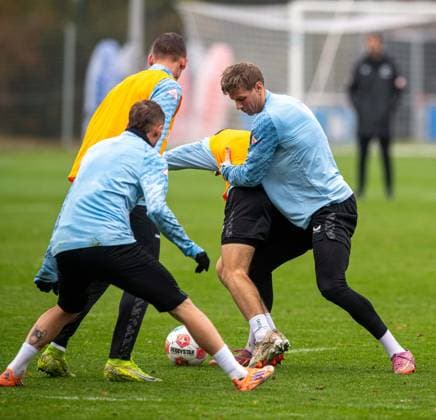 Soccer, Men, Season 2025 26, 2 Bundesliga, Hertha BSC, Training, f l Michael Cuisance Hertha BSC , Paul Seguin Hertha BSC , Tim Hoffmann Hertha BSC , Luca Schuler Hertha BSC , 11 11 2025, Copyright: xSebastianxRäppold MatthiasxKochx