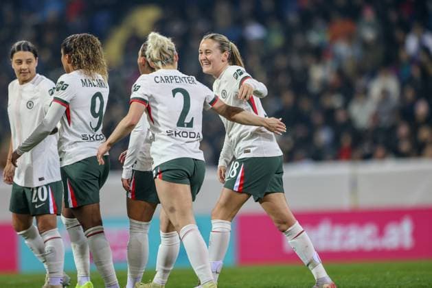 AUT, München, SKN St Pölten vs Chelsea London, Women s Champions League, UEFA, Saison 2526, NV Arena, 3 Spieltag im Bild Wieke Kaptein Chelsea London 18 scores the first goal for Chelsea, celebration and joy with Ellie Carpenter Chelsea London 2 , Tor und Jubel DFB DFL REGULATIONS PROHIBIT ANY USE OF PHOTOGRAPHS AS IMAGE SEQUENCES AND OR QUASI VIDEO, 11 11 2025, Copyright: HMBxMedia HendrikxHamelau