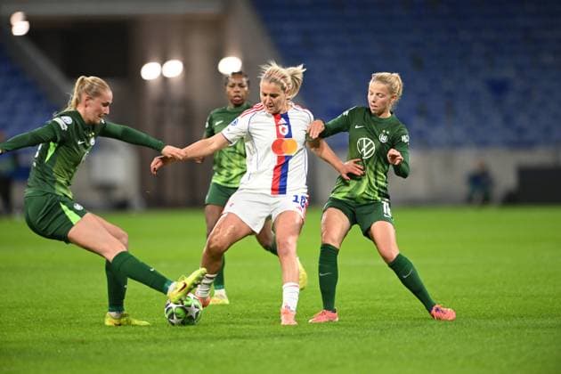 Football : Lyonnes v Wolfsburg - UEFA Women s champions league Lindsey HEAPS of Lyon during the UEFA Womens champions league match between OL Lyonnes and Wolfsburg at Groupama Stadium Decines Charpieu Lyon France on November 11, 2025  Copyright: xALLILI_MOURADx