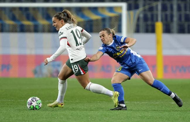 SOCCER - WCL, St.Poelten vs Chelsea SANKT POELTEN,AUSTRIA,11.NOV.25 - SOCCER - UEFA Women s Champions League, SKN Sankt Poelten vs Chelsea FC. Image shows Johanna Rytting Kaneryd (Chelsea) and Leila Peneau (St.Poelten).  GEPAxpictures xWalterxLuger
