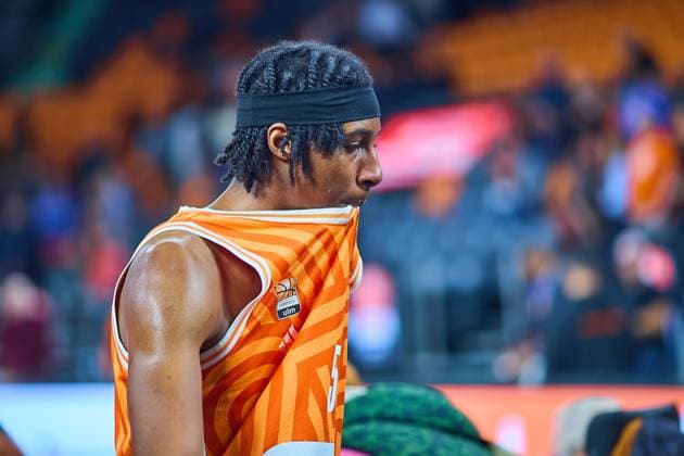 Mohamed Diakite ratiopharm ulm, 05 frustrated after end of match GER, ratiopharm ulm vs Cosea JL Bourg en Bresse, Basketball, Matchday 7, BKT EuroCup, 2025 2026 season, 11 11 2025 GER, ratiopharm ulm vs Cosea JL Bourg en Bresse, Basketball, Matchday 7, BKT EuroCup, 2025 2026 season, 11 11 2025 New Ulm Copyright: xEibner-Pressefoto GeraldxOelze-dexStoppanyx EP_ODS