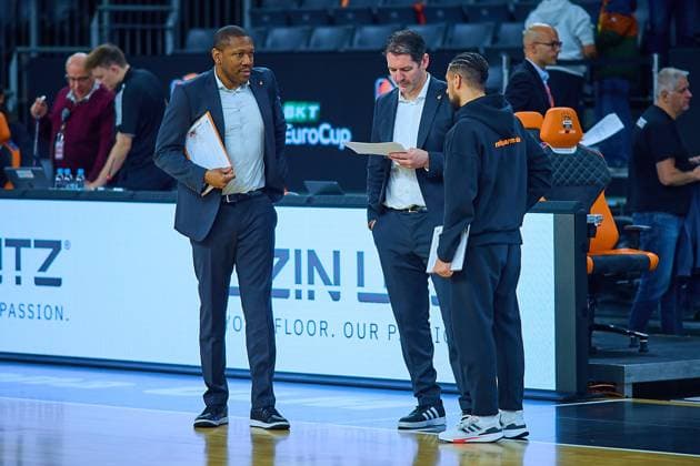 Tyron McCoy ratiopharm ulm, Assistant Coach , Ty Harrelson ratiopharm ulm, Head Coach after game GER, ratiopharm ulm vs Cosea JL Bourg en Bresse, Basketball, Matchday 7, BKT EuroCup, Season 2025 2026, 11 11 2025 GER, ratiopharm ulm vs Cosea JL Bourg en Bresse, Basketball, Matchday 7, BKT EuroCup, Season 2025 2026, 11 11 2025 Neu Ulm Copyright: xEibner-Pressefoto GeraldxOelze-dexStoppanyx EP_ODS