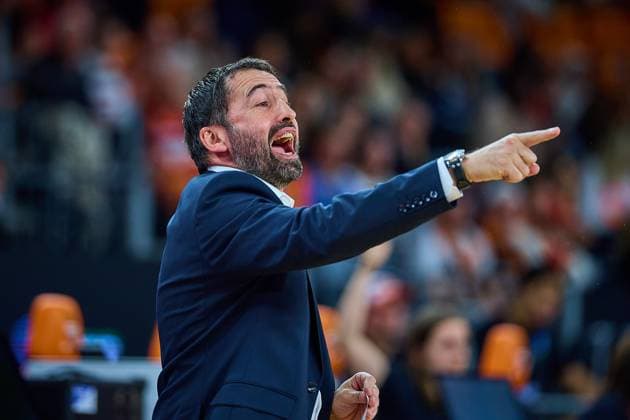 Marius Leoavicius Cosea JL Bourg en Bresse, Assistant Coach shouts, indicates GER, ratiopharm ulm vs Cosea JL Bourg en Bresse, Basketball, Matchday 7, BKT EuroCup, Season 2025 2026, 11 11 2025 GER, ratiopharm ulm vs Cosea JL Bourg en Bresse, Basketball, Matchday 7, BKT EuroCup, Season 2025 2026, 11 11 2025 Neu Ulm Copyright: xEibner-Pressefoto GeraldxOelze-dexStoppanyx EP_ODS