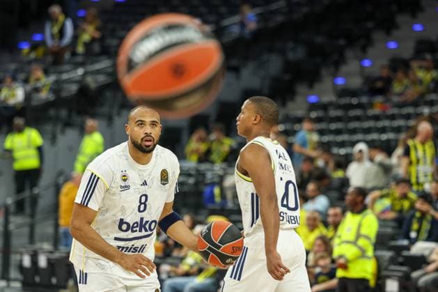 Talen Horton Tucker Fenerbahce Beko Istanbul, 08 at halftime with Devon Hall Fenerbahce Beko Istanbul, 20 , GER, Fenerbahce Beko Istanbul vs Maccabi Rapyd Tel Aviv, Basketball, Euroleague, Matchday 10, 2025 2026 season, 11 11 2025, GER, Fenerbahce Beko Istanbul vs Maccabi Rapyd Tel Aviv, Basketball, Euroleague, Matchday 10, 2025 2026 season, 11 11 2025 Munich Copyright: xEibner-Pressefoto JennixMaulx EP_JML