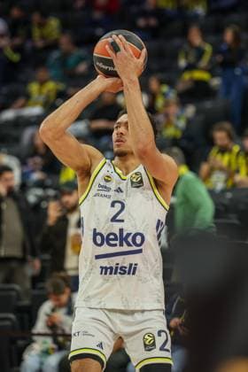 Wade Baldwin Fenerbahce Beko Istanbul, 02 with ball, GER, Fenerbahce Beko Istanbul vs Maccabi Rapyd Tel Aviv, Basketball, Euroleague, Matchday 10, Season 2025 2026, 11 11 2025, GER, Fenerbahce Beko Istanbul vs Maccabi Rapyd Tel Aviv, Basketball, Euroleague, Matchday 10, Season 2025 2026, 11 11 2025 Muenchen Copyright: xEibner-Pressefoto JennixMaulx EP_JML