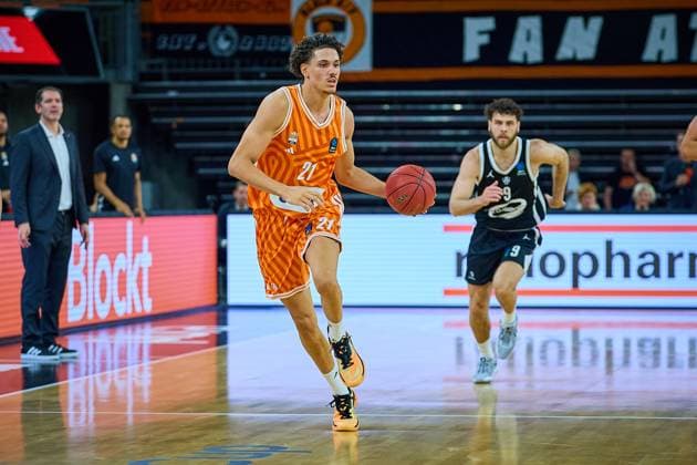 Alec Anigbata ratiopharm ulm, 21 GER, ratiopharm ulm vs Cosea JL Bourg en Bresse, Basketball, Matchday 7, BKT EuroCup, Season 2025 2026, 11 11 2025 GER, ratiopharm ulm vs Cosea JL Bourg en Bresse, Basketball, Matchday 7, BKT EuroCup, Season 2025 2026, 11 11 2025 Neu Ulm Copyright: xEibner-Pressefoto GeraldxOelze-dexStoppanyx EP_ODS