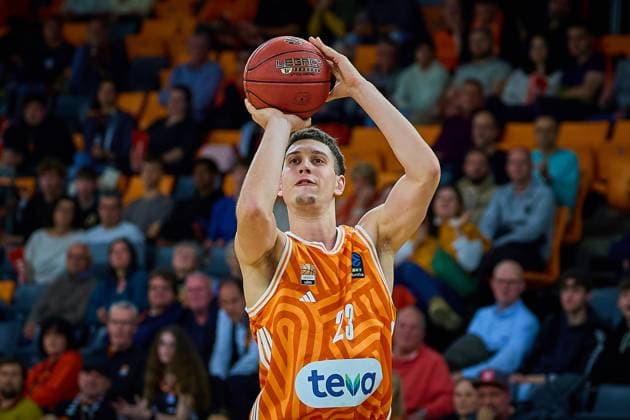 Three-pointer by Diego Garavaglia ratiopharm ulm, 23 GER, ratiopharm ulm vs Cosea JL Bourg en Bresse, Basketball, Matchday 7, BKT EuroCup, 2025 2026 season, 11 11 2025 GER, ratiopharm ulm vs Cosea JL Bourg en Bresse, Basketball, Matchday 7, BKT EuroCup, 2025 2026 season, 11 11 2025 New Ulm Copyright: xEibner-Pressefoto GeraldxOelze-dexStoppanyx EP_ODS