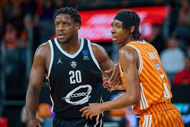 Position battle Yvann Mbaya Cosea JL Bourg en Bresse, 20b and Mohamed Diakite ratiopharm ulm, 05 GER, ratiopharm ulm vs Cosea JL Bourg en Bresse, Basketball, Matchday 7, BKT EuroCup, 2025 2026 season, 11 11 2025 GER, ratiopharm ulm vs Cosea JL Bourg en Bresse, Basketball, Matchday 7, BKT EuroCup, 2025 2026 season, 11 11 2025 Neu Ulm Copyright: xEibner-Pressefoto GeraldxOelze-dexStoppanyx EP_ODS