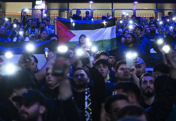 Fenerbahce Beko v Maccabi Rapyd Tel Aviv - EuroLeague MUNICH, GERMANY – NOVEMBER 11: Fenerbahce supporters display Palestinian flags and show support for Palestine during the EuroLeague Week 10 basketball game between Fenerbahce Beko and Maccabi Rapyd Tel Aviv at BMW Park in Munich, Germany, on November 11, 2025. Halil Sagirkaya Anadolu Munich Germany. Editorial use only. Please get in touch for any other usage.  Copyright: x2025xAnadoluxHalilxSagirkayax