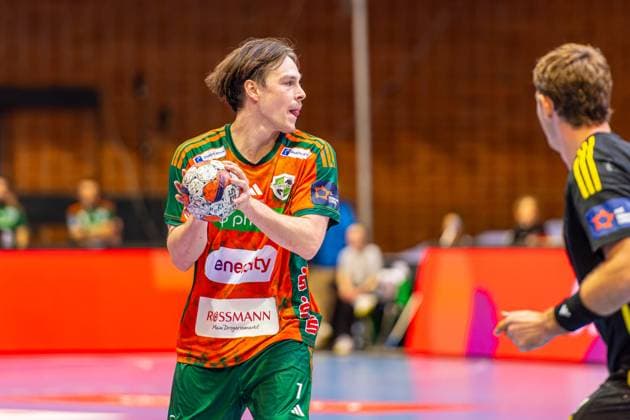 Leif Tissier TSV Hannover Burgdorf, Nr 7 L R , TSV Hannover Burgdorf orange against IK Sävehof black 3 Matchday of Group Matches EHF European League 2025 2026 11 11 2025, Swiss Life Hall Hannover, GER , Copyright: xJanxGuentherx xTSVxHannover-Burgdorfx