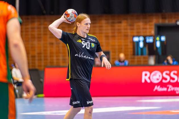 Truls Eirik Grotta IK Sävehof, Nr 90 L R , TSV Hannover Burgdorf orange against IK Sävehof black 3 Matchday of Group Matches EHF European League 2025 2026 11 11 2025, Swiss Life Hall Hannover, GER , Copyright: xJanxGuentherx xTSVxHannover-Burgdorfx