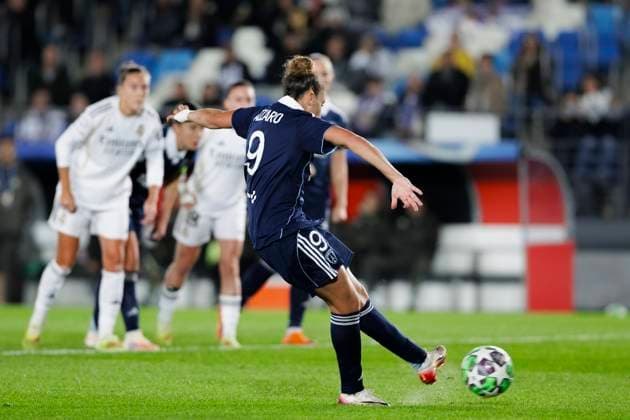 UEFA Women s Champions League - Real Madrid vs Paris FC MADRID, SPAIN -November 11:Lorena Azzaro of Paris FC scores a goal during the UEFA Women s Champions League match between Real Madrid and Paris FC at Alfredo Di Stefano stadium in Madrid.(Photo by Guillermo Martinez f22photo) Madrid Alfredo Di Stefano Stadium Spain Copyright: xGuillermoxMartinezx
