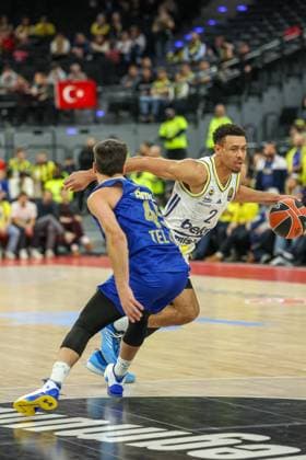 Wade Baldwin Fenerbahce Beko Istanbul, 02 with Tamir Blatt Maccabi Rapyd Tel Aviv, 45 , GER, Fenerbahce Beko Istanbul vs Maccabi Rapyd Tel Aviv, Basketball, Euroleague, Matchday 10, Season 2025 2026, 11 11 2025, GER, Fenerbahce Beko Istanbul vs Maccabi Rapyd Tel Aviv, Basketball, Euroleague, Matchday 10, Season 2025 2026, 11 11 2025 Muenchen Copyright: xEibner-Pressefoto JennixMaulx EP_JML