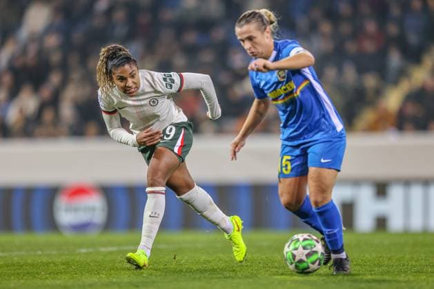 AUT, Munich, SKN St Pölten vs Chelsea London, Women s Champions League, UEFA, Season 2526, NV Arena, Matchday 3 pictured f l n r Johanna Rytting Kaneryd Chelsea London 19 , Sarah Gutmann St Pölten 27 DFB DFL REGULATIONS PROHIBIT ANY USE OF PHOTOGRAPHS AS IMAGE SEQUENCES AND OR QUASI VIDEO, 11 11 2025, Copyright: HMBxMedia HendrikxHamelau