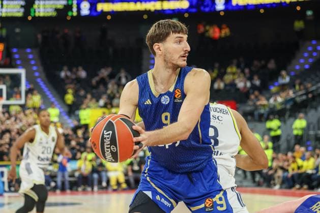 Roman Sorkin Maccabi Rapyd Tel Aviv, 09 with ball, GER, Fenerbahce Beko Istanbul vs Maccabi Rapyd Tel Aviv, Basketball, Euroleague, Matchday 10, Season 2025 2026, 11 11 2025, GER, Fenerbahce Beko Istanbul vs Maccabi Rapyd Tel Aviv, Basketball, Euroleague, Matchday 10, Season 2025 2026, 11 11 2025 Muenchen Copyright: xEibner-Pressefoto JennixMaulx EP_JML