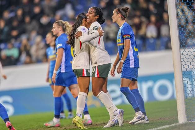 AUT, München, SKN St Pölten vs Chelsea London, Women s Champions League, UEFA, Saison 2526, NV Arena, 3 Spieltag im Bild goal and celebration, Tor und Jubel, but VAR check, Naomi Girma Chelsea London 16 DFB DFL REGULATIONS PROHIBIT ANY USE OF PHOTOGRAPHS AS IMAGE SEQUENCES AND OR QUASI VIDEO, 11 11 2025, Copyright: HMBxMedia HendrikxHamelau