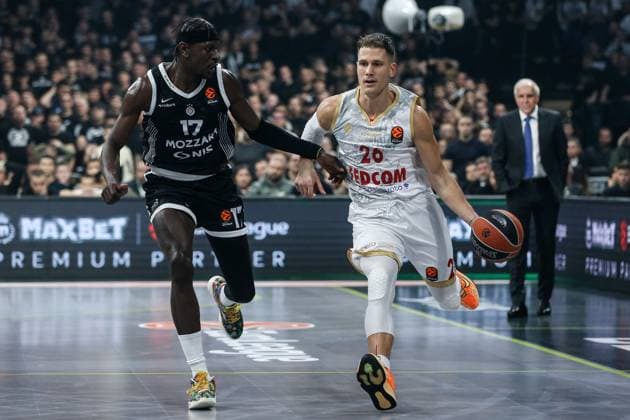 Partizan v AS Monaco - Euroleague BELGRADE, SERBIA - NOVEMBER 11: Isaac Bonga (17) of Partizan in action against Nemanja Nedovic of AS Monaco during the EuroLeague match between Partizan and AS Monaco at Belgrade Arena on November 11, 2025 in Belgrade, Serbia. Filip Stevanovic Anadolu Belgrade Serbia. Editorial use only. Please get in touch for any other usage.  Copyright: x2025xAnadoluxFilipxStevanovicx