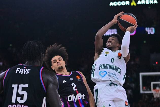 BASKET : Paris Basket vs Panathinaikos - Euroleague - 11 11 2025 TJ SHORTS ( 0 - Panathinaikos ) and Nadir Hifi ( 2 - Paris Basket ) during the Euroleague match between Paris Basketball and Panathinaikos AKTOR Athens at Accor Arena on November 11, 2025 in Paris, France. ( Photo by federico pestellini PSNewz ) - ParisFrance  Copyright: xFedericoxPestellinix