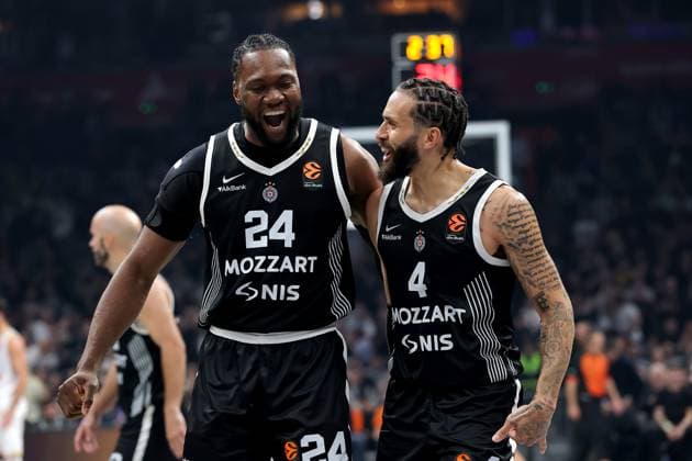 Partizan v Monaco, Euroleague, season 2025 2026, round 10 Belgrade, Serbia. 11th Nov, 2025. Partizan s Bruno Fernando and Duane Washington celebrate during Euroleague basketball match between Partizan and AS Monaco on November 11. 2025. in Belgrade, Serbia. Belgrade Serbia Copyright: xPedjaxMilosavljevic STARSPORTx