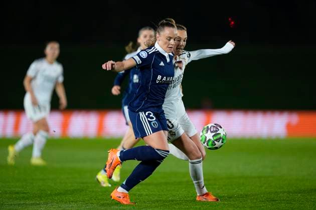 November 11, 2025, Valdebebas, Madrid, Spain: Lou Bogaert of Paris FC and Caroline Elspeth Lillias Weir of Real Madrid CF in action during the UEFA WomenÃ¢â‚¬â ¢s Champions League 2025 26 League Phase MD3, football match played between Real Madrid CF and Paris FC at Alfredo Di Stefano stadium on November 11, 2025, in Valdebebas, Madrid, Spain. Valdebebas Spain - ZUMAa181 20251111_zaa_a181_090 Copyright: xOscarxJ.xBarrosox