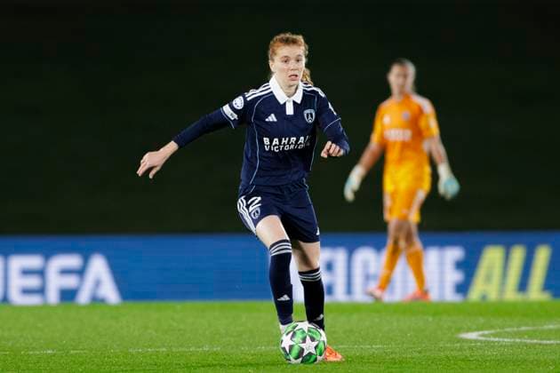 UEFA Women s Champions League - Real Madrid vs Paris FC MADRID, SPAIN -November 11:Celina Ould Hocine of Paris FC in action during the UEFA Women s Champions League match between Real Madrid and Paris FC at Alfredo Di Stefano stadium in Madrid.(Photo by Guillermo Martinez f22photo) Madrid Alfredo Di Stefano Stadium Spain Copyright: xGuillermoxMartinezx