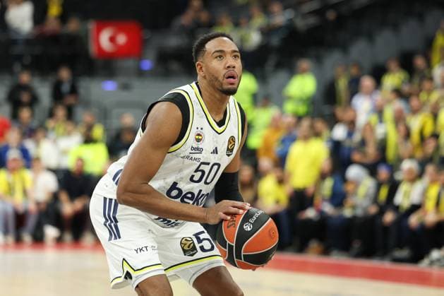 Bonzie Colson Fenerbahce Beko Istanbul, 50 with ball, GER, Fenerbahce Beko Istanbul vs Maccabi Rapyd Tel Aviv, Basketball, Euroleague, Matchday 10, Season 2025 2026, 11 11 2025, GER, Fenerbahce Beko Istanbul vs Maccabi Rapyd Tel Aviv, Basketball, Euroleague, Matchday 10, Season 2025 2026, 11 11 2025 Muenchen Copyright: xEibner-Pressefoto JennixMaulx EP_JML