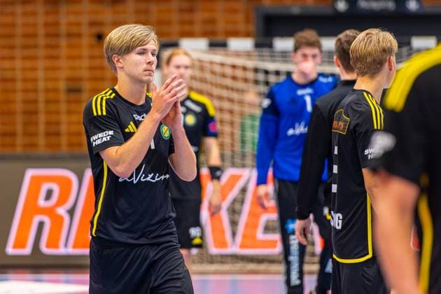 Leon HalÃ n IK Sävehof, Nr 4 L R , TSV Hannover Burgdorf orange against IK Sävehof black 3 Matchday of Group Matches EHF European League 2025 2026 11 11 2025, Swiss Life Hall Hannover, GER , Copyright: xJanxGuentherx xTSVxHannover-Burgdorfx