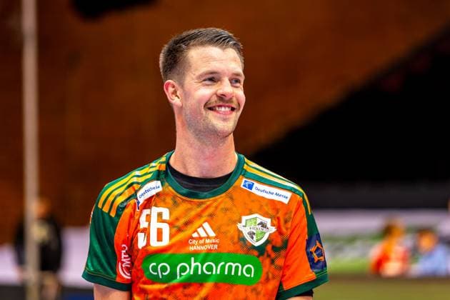Hannes Feise TSV Hannover Burgdorf, Nr 56 L R , TSV Hannover Burgdorf orange against IK Sävehof black 3 Matchday of Group Matches EHF European League 2025 2026 11 11 2025, Swiss Life Hall Hannover, GER , Copyright: xJanxGuentherx xTSVxHannover-Burgdorfx