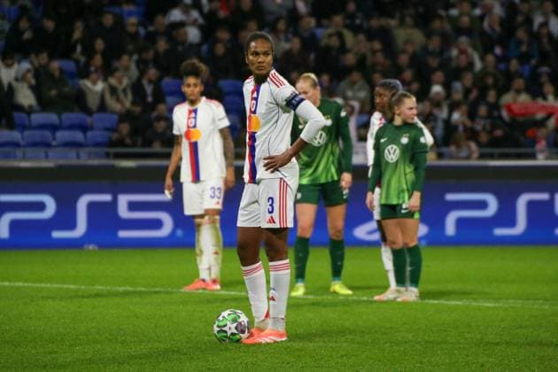 11 11 2025, xgrfx, Football UEFA WomenÂs Champions League, OL Lyonnes VfL Wolfsburg v l Tor, Wendie Renard OL Lyonnes DFL DFB REGULATIONS PROHIBIT ANY USE OF PHOTOGRAPHS as IMAGE SEQUENCES and or QUASI VIDEO Lyon