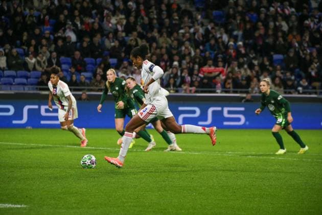 11 11 2025, xgrfx, Football UEFA WomenÂs Champions League, OL Lyonnes VfL Wolfsburg v l Tor, Wendie Renard OL Lyonnes DFL DFB REGULATIONS PROHIBIT ANY USE OF PHOTOGRAPHS as IMAGE SEQUENCES and or QUASI VIDEO Lyon