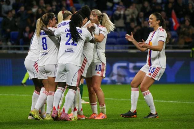 11 11 2025, xgrfx, Football UEFA WomenÂs Champions League, OL Lyonnes VfL Wolfsburg v l Tor, Wendie Renard OL Lyonnes DFL DFB REGULATIONS PROHIBIT ANY USE OF PHOTOGRAPHS as IMAGE SEQUENCES and or QUASI VIDEO Lyon