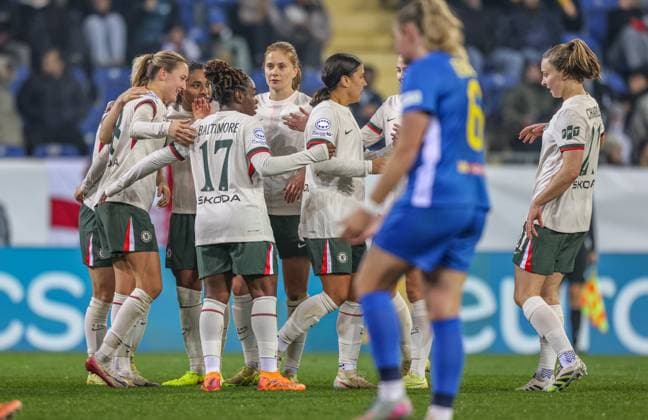 AUT, München, SKN St Pölten vs Chelsea London, Women s Champions League, UEFA, Saison 2526, NV Arena, 3 Spieltag im Bild Sam Kerr Chelsea London 20 scores a goal, celebration with Wieke Kaptein Chelsea London 18 , Tor und Jubel, Sjoeke Nüsken Chelsea London 6 DFB DFL REGULATIONS PROHIBIT ANY USE OF PHOTOGRAPHS AS IMAGE SEQUENCES AND OR QUASI VIDEO, 11 11 2025, Copyright: HMBxMedia HendrikxHamelau