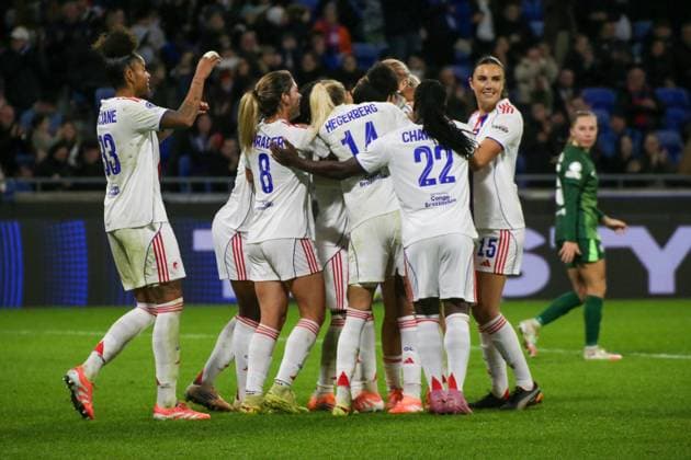 11 11 2025, xgrfx, Football UEFA WomenÂs Champions League, OL Lyonnes VfL Wolfsburg v l Tor, Wendie Renard OL Lyonnes DFL DFB REGULATIONS PROHIBIT ANY USE OF PHOTOGRAPHS as IMAGE SEQUENCES and or QUASI VIDEO Lyon