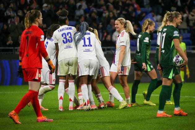 11 11 2025, xgrfx, Football UEFA WomenÂs Champions League, OL Lyonnes VfL Wolfsburg v l Tor, Wendie Renard OL Lyonnes DFL DFB REGULATIONS PROHIBIT ANY USE OF PHOTOGRAPHS as IMAGE SEQUENCES and or QUASI VIDEO Lyon