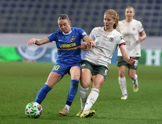 SOCCER - WCL, St.Poelten vs Chelsea SANKT POELTEN,AUSTRIA,11.NOV.25 - SOCCER - UEFA Women s Champions League, SKN Sankt Poelten vs Chelsea FC. Image shows Kess Elmore (St.Poelten) and Sjoeke Nuesken (Chelsea).  GEPAxpictures xWalterxLuger