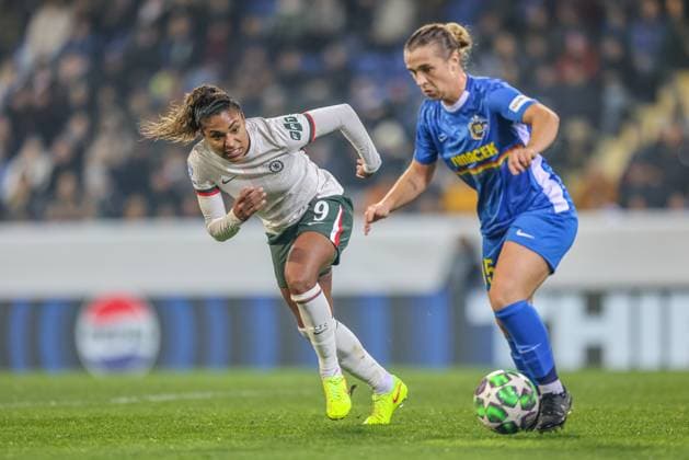 AUT, Munich, SKN St Pölten vs Chelsea London, Women s Champions League, UEFA, Season 2526, NV Arena, Matchday 3 in the picture f l n r Catarina Macario Chelsea London 9 , Leila Peneau St Pölten 15 DFB DFL REGULATIONS PROHIBIT ANY USE OF PHOTOGRAPHS AS IMAGE SEQUENCES AND OR QUASI VIDEO, 11 11 2025, Copyright: HMBxMedia HendrikxHamelau